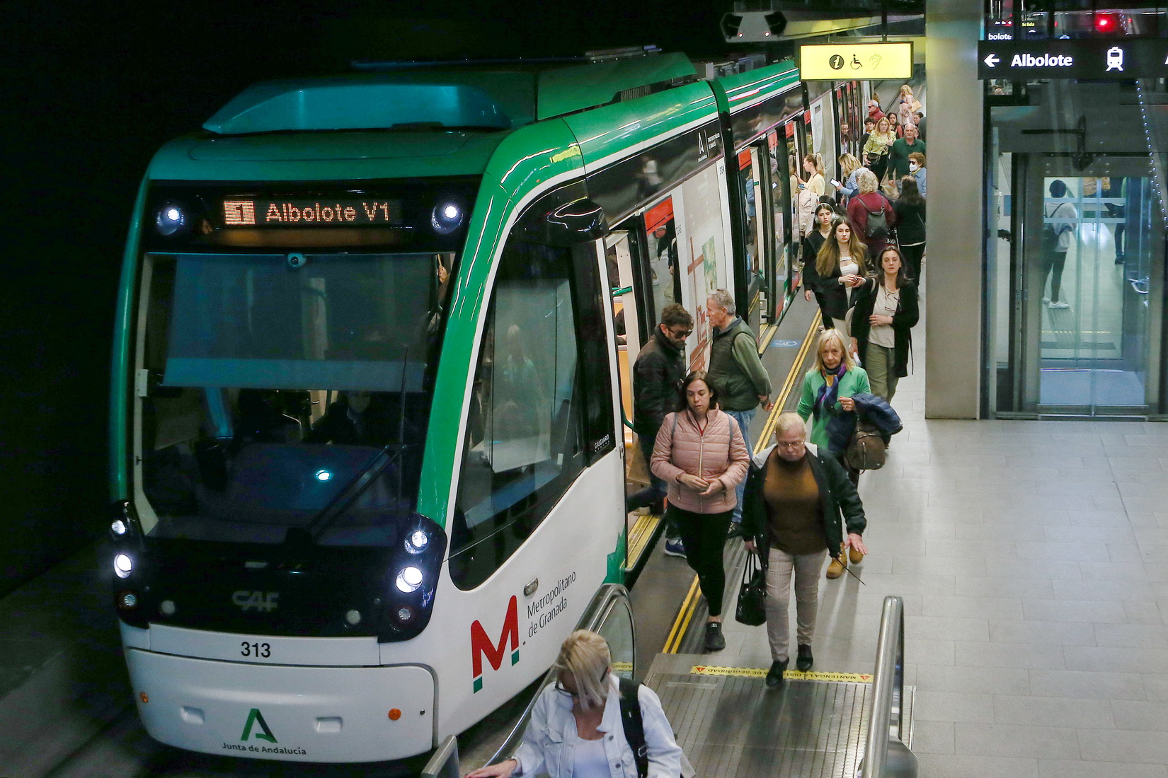 El Metro de Granada dar servicio ininterrumpido desde el Mircoles hasta el Viernes Santo